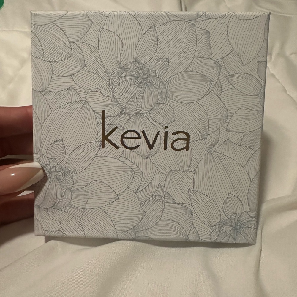 Kevia | 5 peice Blue Necklace Set! - Picture 3 of 3